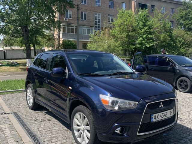 Синий Мицубиси Аутлендер, объемом двигателя 2 л и пробегом 185 тыс. км за 9000 $, фото 1 на Automoto.ua