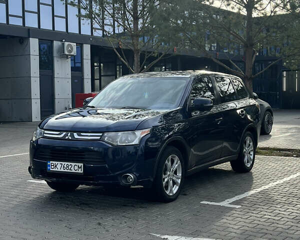 Синий Мицубиси Аутлендер, объемом двигателя 2.36 л и пробегом 187 тыс. км за 9999 $, фото 1 на Automoto.ua