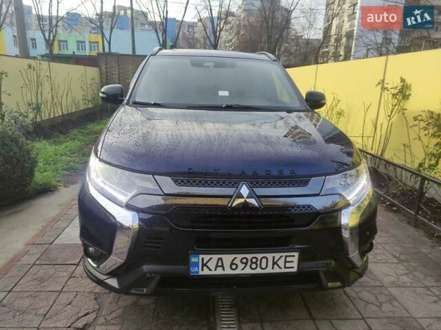 Синий Мицубиси Аутлендер, объемом двигателя 2.36 л и пробегом 112 тыс. км за 17800 $, фото 1 на Automoto.ua