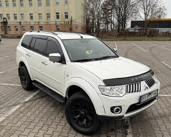 Білий Міцубісі Паджеро Спорт, об'ємом двигуна 2.48 л та пробігом 230 тис. км за 13500 $, фото 1 на Automoto.ua
