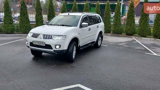 Білий Міцубісі Паджеро Спорт, об'ємом двигуна 2.48 л та пробігом 200 тис. км за 11500 $, фото 1 на Automoto.ua