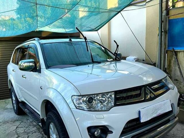 Белый Мицубиси Паджеро Спорт, объемом двигателя 2.5 л и пробегом 151 тыс. км за 16500 $, фото 1 на Automoto.ua