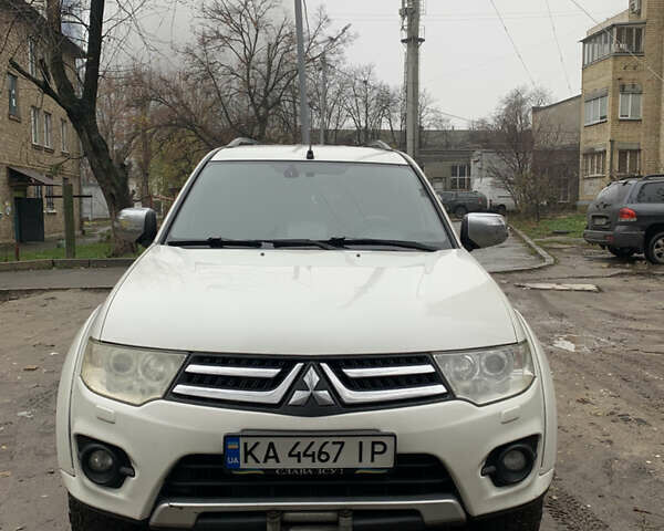Білий Міцубісі Паджеро Спорт, об'ємом двигуна 2.48 л та пробігом 256 тис. км за 12600 $, фото 1 на Automoto.ua
