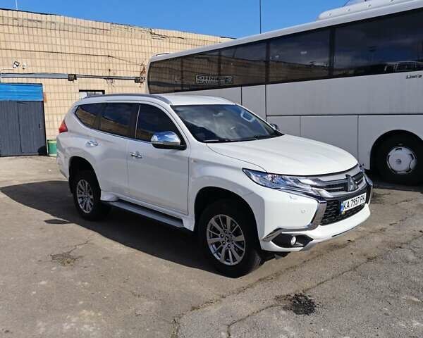 Міцубісі Паджеро Спорт 2016 у Києві на Automoto.ua Білий Міцубісі Паджеро Спорт, об'ємом двигуна 2.44 л та пробігом 220 тис. км за 19900 $, фото 1 на Automoto.ua