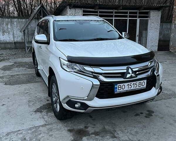 Белый Мицубиси Паджеро Спорт, объемом двигателя 2.5 л и пробегом 101 тыс. км за 26000 $, фото 1 на Automoto.ua