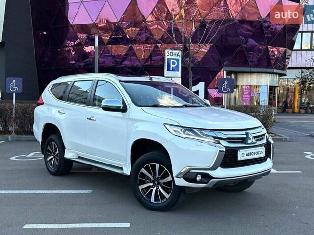 Белый Мицубиси Паджеро Спорт, объемом двигателя 3 л и пробегом 48 тыс. км за 31990 $, фото 1 на Automoto.ua