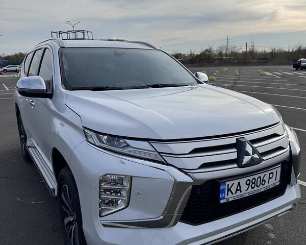 Белый Мицубиси Паджеро Спорт, объемом двигателя 2.44 л и пробегом 21 тыс. км за 32000 $, фото 1 на Automoto.ua