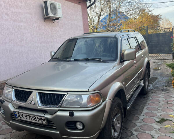 Бежевий Міцубісі Паджеро Спорт, об'ємом двигуна 3 л та пробігом 270 тис. км за 8300 $, фото 1 на Automoto.ua