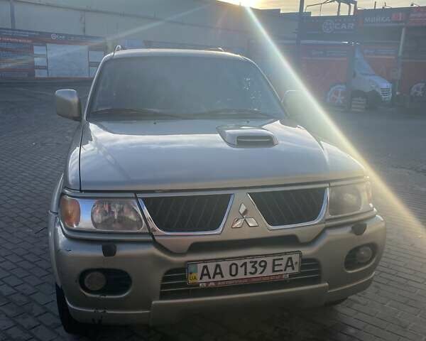 Бежевый Мицубиси Паджеро Спорт, объемом двигателя 2.48 л и пробегом 239 тыс. км за 10500 $, фото 1 на Automoto.ua