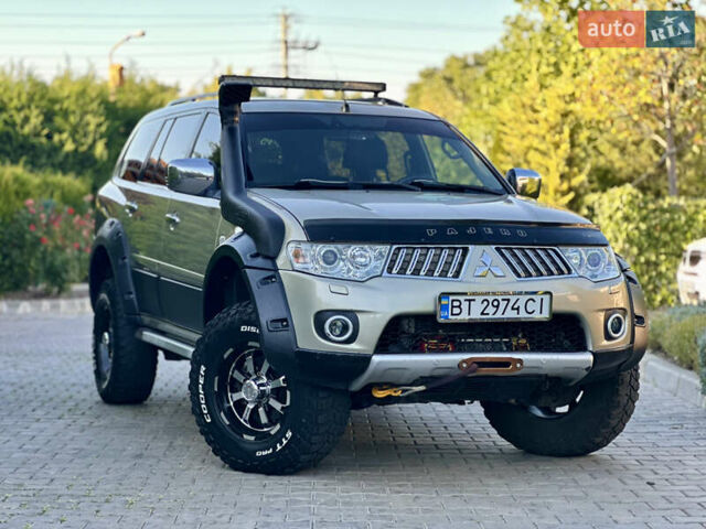 Бежевий Міцубісі Паджеро Спорт, об'ємом двигуна 2.48 л та пробігом 200 тис. км за 14900 $, фото 1 на Automoto.ua
