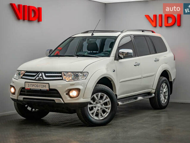 Бежевий Міцубісі Паджеро Спорт, об'ємом двигуна 2.5 л та пробігом 170 тис. км за 17331 $, фото 1 на Automoto.ua