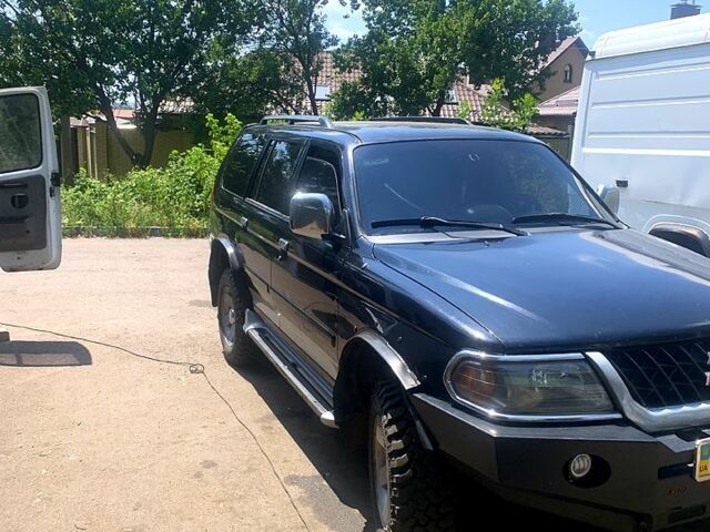 Черный Мицубиси Паджеро Спорт, объемом двигателя 3 л и пробегом 300 тыс. км за 7000 $, фото 1 на Automoto.ua