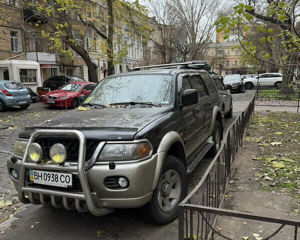 Черный Мицубиси Паджеро Спорт, объемом двигателя 2.97 л и пробегом 290 тыс. км за 7200 $, фото 1 на Automoto.ua