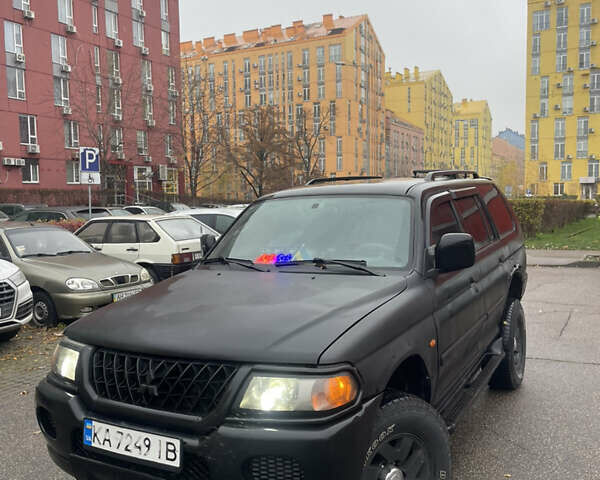 Черный Мицубиси Паджеро Спорт, объемом двигателя 3 л и пробегом 300 тыс. км за 5300 $, фото 1 на Automoto.ua