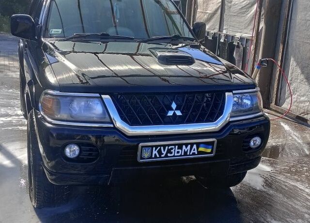 Чорний Міцубісі Паджеро Спорт, об'ємом двигуна 2.5 л та пробігом 300 тис. км за 6500 $, фото 1 на Automoto.ua