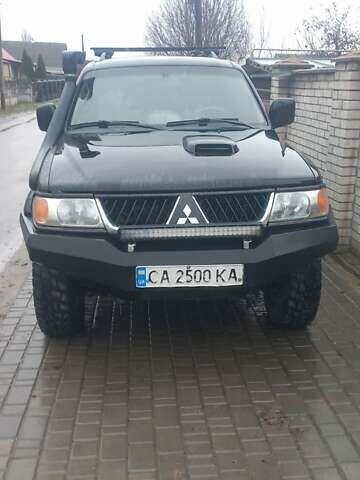 Черный Мицубиси Паджеро Спорт, объемом двигателя 2.5 л и пробегом 220 тыс. км за 10200 $, фото 1 на Automoto.ua
