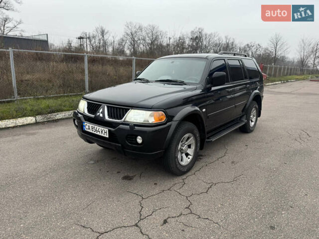 Черный Мицубиси Паджеро Спорт, объемом двигателя 3 л и пробегом 240 тыс. км за 8500 $, фото 1 на Automoto.ua