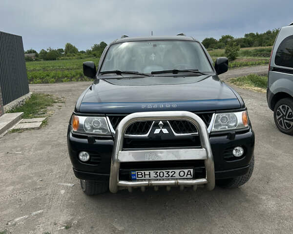 Черный Мицубиси Паджеро Спорт, объемом двигателя 3 л и пробегом 220 тыс. км за 8200 $, фото 1 на Automoto.ua