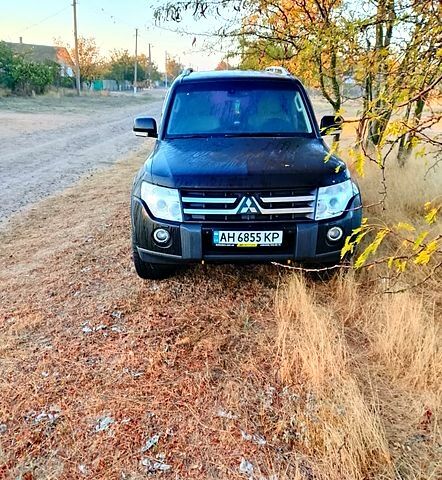 Черный Мицубиси Паджеро Спорт, объемом двигателя 3.2 л и пробегом 283 тыс. км за 16000 $, фото 1 на Automoto.ua