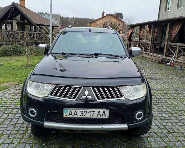 Чорний Міцубісі Паджеро Спорт, об'ємом двигуна 2.48 л та пробігом 300 тис. км за 15500 $, фото 1 на Automoto.ua