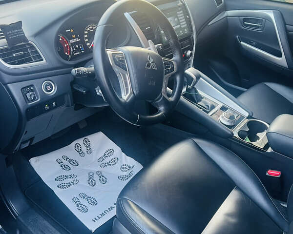 Черный Мицубиси Паджеро Спорт, объемом двигателя 2.44 л и пробегом 16 тыс. км за 40500 $, фото 1 на Automoto.ua