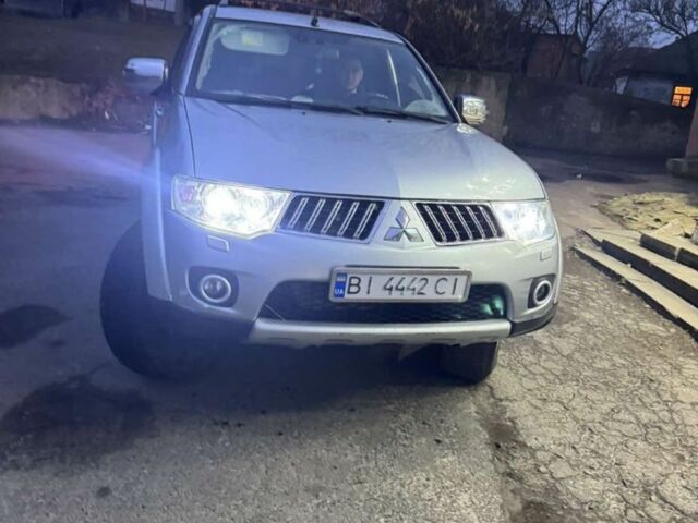 Сірий Міцубісі Паджеро Спорт, об'ємом двигуна 2.5 л та пробігом 370 тис. км за 11999 $, фото 1 на Automoto.ua