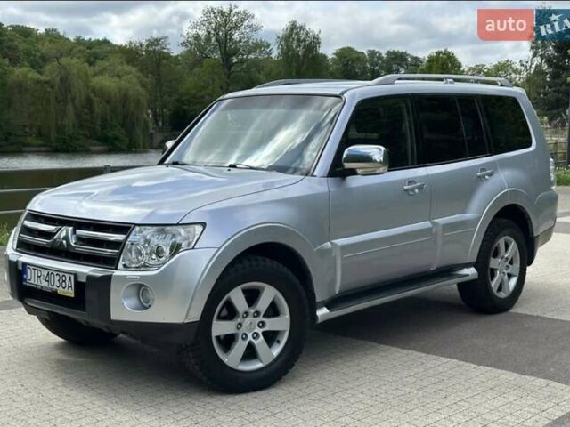 Серый Мицубиси Паджеро Спорт, объемом двигателя 3 л и пробегом 228 тыс. км за 5000 $, фото 1 на Automoto.ua