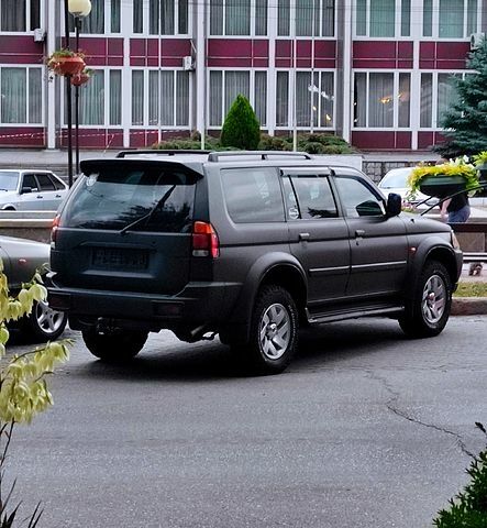 Сірий Міцубісі Паджеро Спорт, об'ємом двигуна 3 л та пробігом 240 тис. км за 8000 $, фото 1 на Automoto.ua