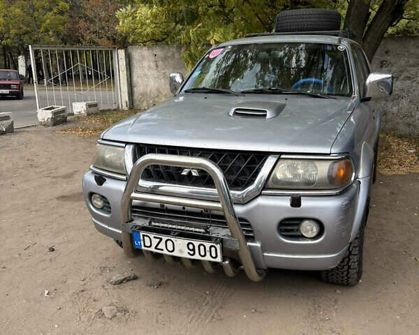 Серый Мицубиси Паджеро Спорт, объемом двигателя 2.5 л и пробегом 283 тыс. км за 5000 $, фото 1 на Automoto.ua