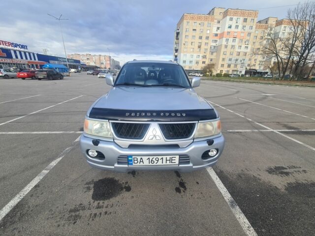Серый Мицубиси Паджеро Спорт, объемом двигателя 3 л и пробегом 375 тыс. км за 8000 $, фото 1 на Automoto.ua