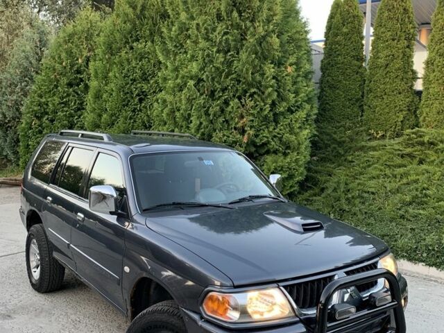 Серый Мицубиси Паджеро Спорт, объемом двигателя 0.25 л и пробегом 296 тыс. км за 5500 $, фото 1 на Automoto.ua