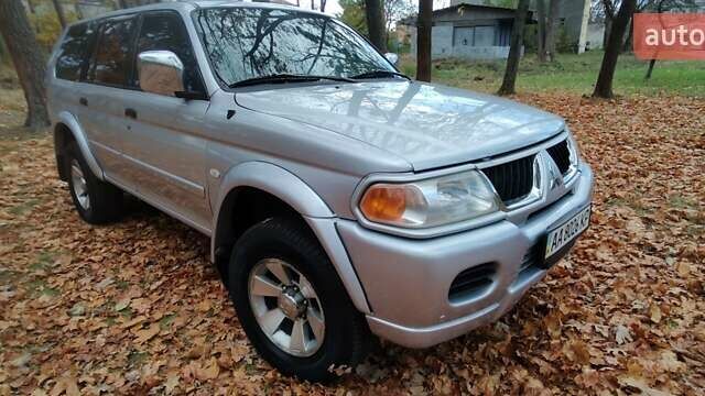 Серый Мицубиси Паджеро Спорт, объемом двигателя 0 л и пробегом 207 тыс. км за 8000 $, фото 1 на Automoto.ua
