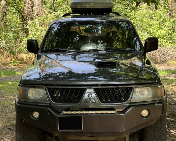 Сірий Міцубісі Паджеро Спорт, об'ємом двигуна 3 л та пробігом 280 тис. км за 6500 $, фото 1 на Automoto.ua