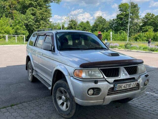 Сірий Міцубісі Паджеро Спорт, об'ємом двигуна 2.5 л та пробігом 300 тис. км за 9000 $, фото 1 на Automoto.ua