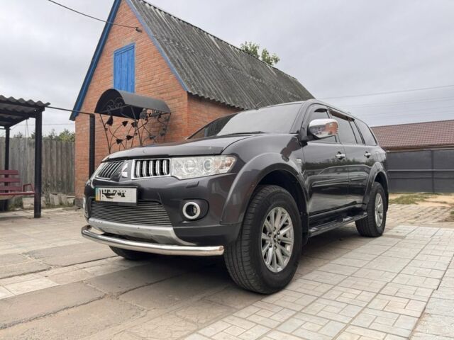 Серый Мицубиси Паджеро Спорт, объемом двигателя 2.5 л и пробегом 190 тыс. км за 15000 $, фото 1 на Automoto.ua