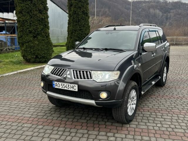 Серый Мицубиси Паджеро Спорт, объемом двигателя 2.5 л и пробегом 296 тыс. км за 11800 $, фото 1 на Automoto.ua