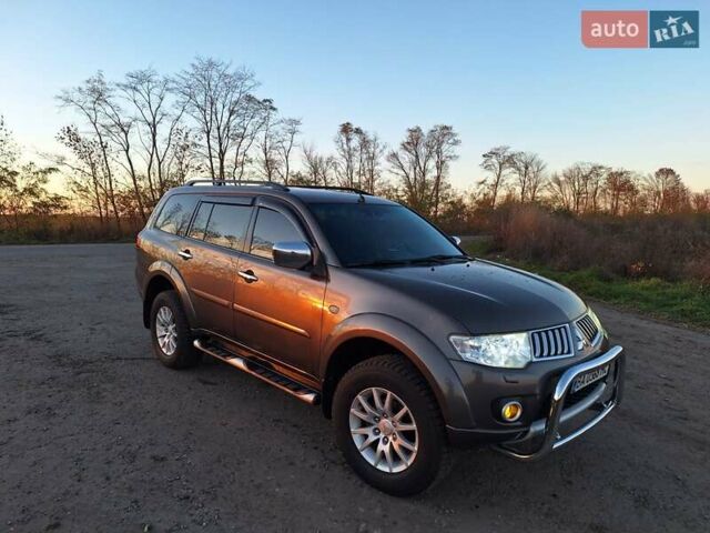 Серый Мицубиси Паджеро Спорт, объемом двигателя 2.48 л и пробегом 218 тыс. км за 16200 $, фото 1 на Automoto.ua