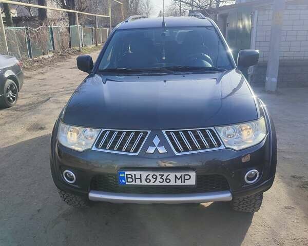 Мицубиси Паджеро Спорт 2013 в Белгород-Днестровском на Automoto.ua Серый Мицубиси Паджеро Спорт, объемом двигателя 2.48 л и пробегом 278 тыс. км за 14100 $, фото 1 на Automoto.ua