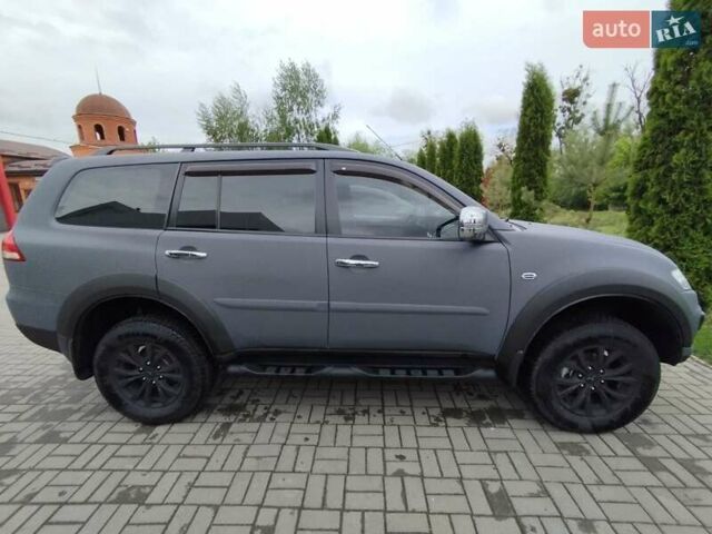 Серый Мицубиси Паджеро Спорт, объемом двигателя 2.5 л и пробегом 120 тыс. км за 16600 $, фото 1 на Automoto.ua