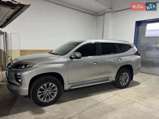 Серый Мицубиси Паджеро Спорт, объемом двигателя 2.4 л и пробегом 28 тыс. км за 30999 $, фото 1 на Automoto.ua