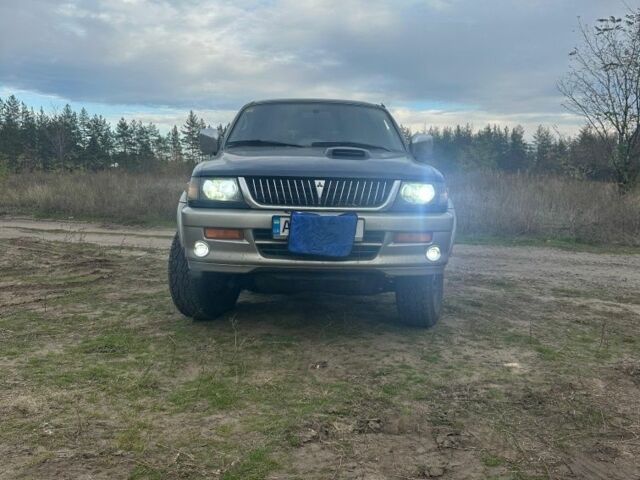 Синій Міцубісі Паджеро Спорт, об'ємом двигуна 2 л та пробігом 256 тис. км за 6000 $, фото 1 на Automoto.ua