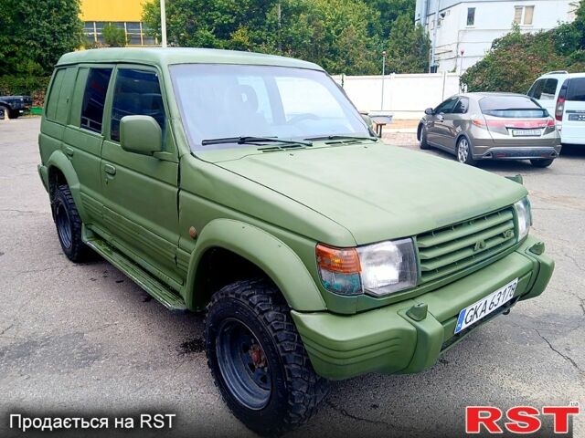 Зеленый Мицубиси Паджеро Спорт, объемом двигателя 2.9 л и пробегом 300 тыс. км за 2399 $, фото 1 на Automoto.ua