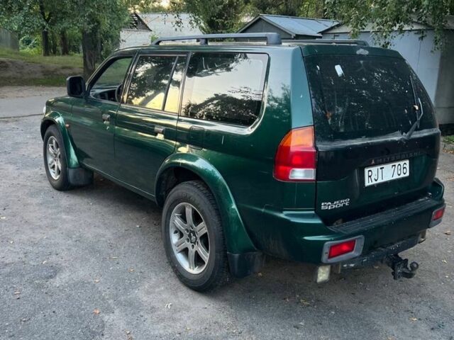 Зелений Міцубісі Паджеро Спорт, об'ємом двигуна 3 л та пробігом 304 тис. км за 4345 $, фото 1 на Automoto.ua