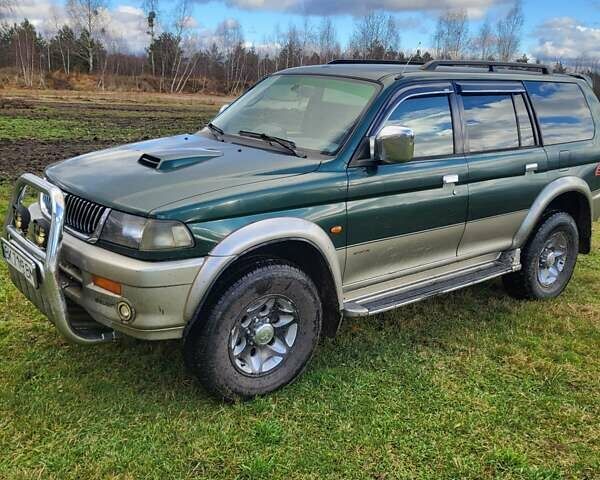 Зеленый Мицубиси Паджеро Спорт, объемом двигателя 2.5 л и пробегом 200 тыс. км за 6200 $, фото 1 на Automoto.ua