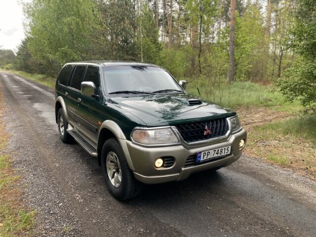 Зелений Міцубісі Паджеро Спорт, об'ємом двигуна 2.5 л та пробігом 330 тис. км за 4500 $, фото 1 на Automoto.ua