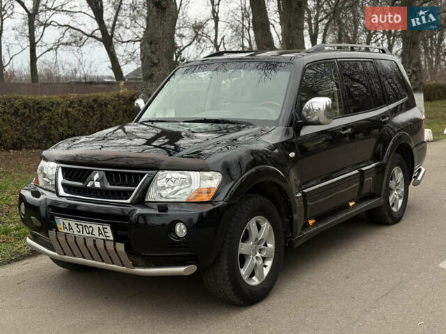 Бежевый Мицубиси Паджеро Вагон, объемом двигателя 3.5 л и пробегом 300 тыс. км за 7800 $, фото 1 на Automoto.ua