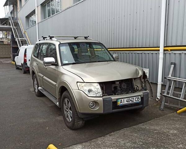 Бежевий Міцубісі Паджеро Вагон, об'ємом двигуна 2.97 л та пробігом 322 тис. км за 7800 $, фото 1 на Automoto.ua