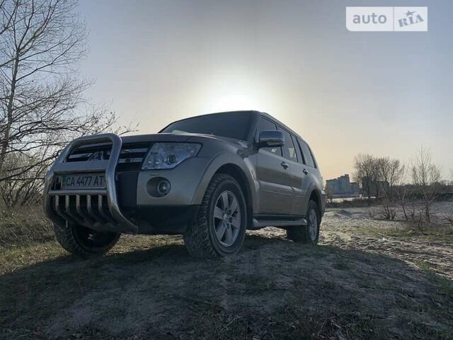 Бежевий Міцубісі Паджеро Вагон, об'ємом двигуна 3 л та пробігом 151 тис. км за 12900 $, фото 1 на Automoto.ua