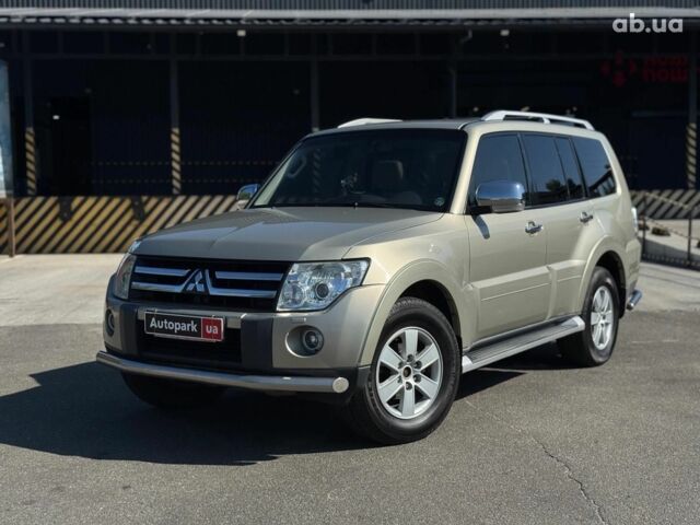 Бежевий Міцубісі Паджеро Вагон, об'ємом двигуна 3 л та пробігом 252 тис. км за 13390 $, фото 1 на Automoto.ua