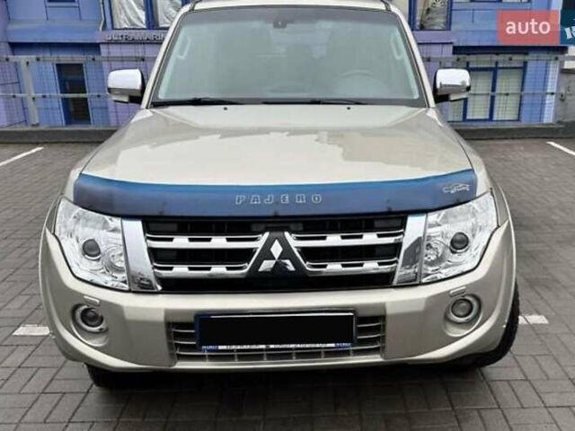 Бежевий Міцубісі Паджеро Вагон, об'ємом двигуна 3.2 л та пробігом 145 тис. км за 19200 $, фото 1 на Automoto.ua